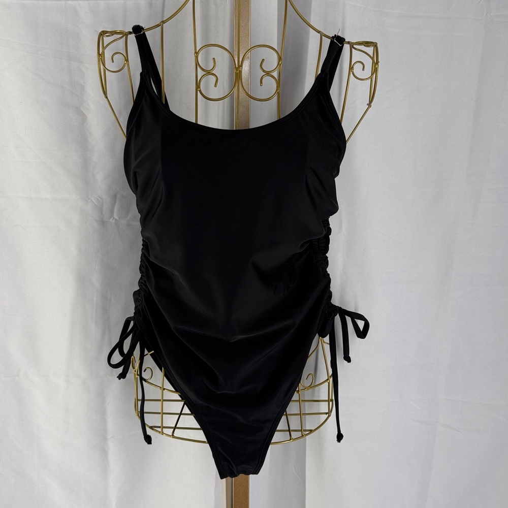 NWOT Women’s Black Adjustable Ruched Side One-Piece Swimsuit - Medium
